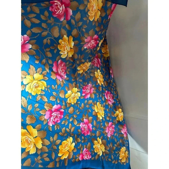 Colorful Flowers scarf - Picture 6 of 6